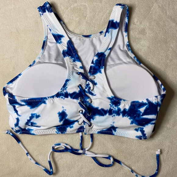 3/$15!💗 High neck blue and white bikini top- Medium - Picture 2 of 3